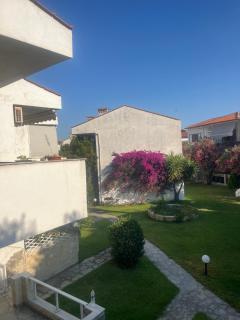 Garden by the sea apartment just 100m from the beach - 1