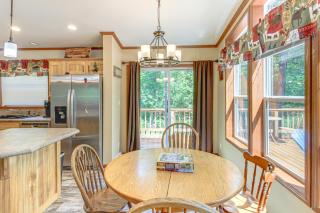 Lakefront Retreat with Deck and Dock in Hackensack! - Hackensack - 3