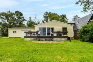 Waterfront Chautauqua Lake Home with Deck and Grill! - Jamestown - 9