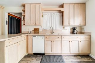 Waterfront Chautauqua Lake Home with Deck and Grill! - Jamestown - 3