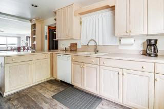 Waterfront Chautauqua Lake Home with Deck and Grill! - Jamestown - 1