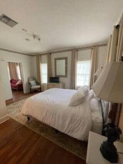 Family Home in Lafayette - 4BR Free Parking Downtown - 2
