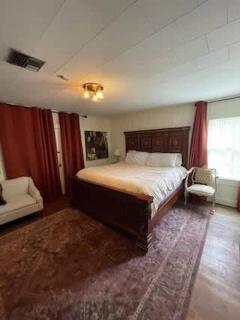 Family Home in Lafayette - 4BR Free Parking Downtown - Lafayette - 1