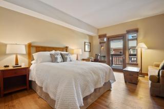 Sundial hotel room in Canyons Village, patio, outdoor pool/hot tub, walk to hiking/biking C216A - Park City - 4