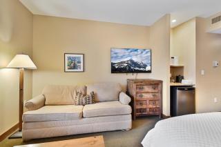 Sundial hotel room in Canyons Village, patio, outdoor pool/hot tub, walk to hiking/biking C216A - Park City - 2