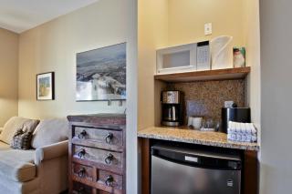 Sundial hotel room in Canyons Village, patio, outdoor pool/hot tub, walk to hiking/biking C216A - Park City - 1
