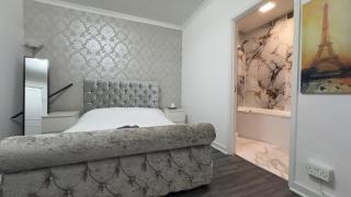 2 Bedroom - 2 Bathroom Apartment Oxford Street - London - 2