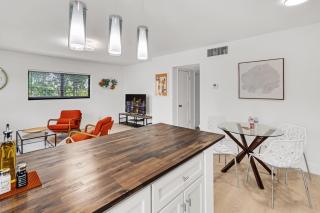 Stylish Retreat with Free Parking Great Location - 6