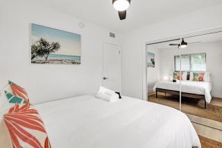 Stylish Retreat with Free Parking Great Location - 4