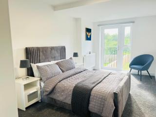Luxurious New Home Near Airport - Wythenshawe - 8
