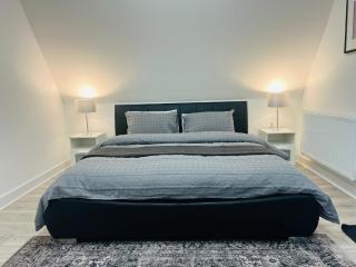 Luxurious New Home Near Airport - Wythenshawe - 5