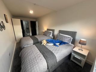 Luxurious New Home Near Airport - Wythenshawe - 7