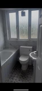 Business Contractor, Professionals, New Cross Hospital Entire Home & Free Parking 4 Beds Available - Monmore Green - 2