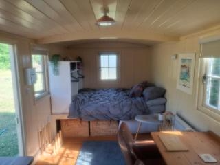 Hill Top Hideaway Shepherds Hut with Hot Tub - Woodham Mortimer - 6