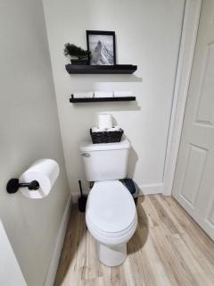 Cozy Private Bachelor Unit King Size bed - Riverview - 7