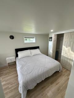 Cozy Private Bachelor Unit King Size bed - Riverview - 3