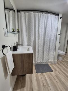 Cozy Private Bachelor Unit King Size bed - Riverview - 2