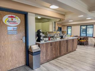 Super 8 by Wyndham High River AB - High River - 4