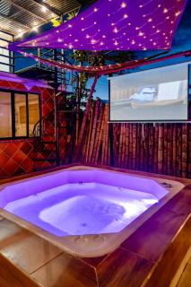 Hot Tub and Movies Under the Stars - Pereira - 0