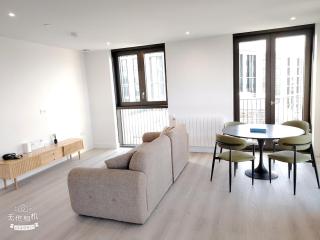 Unique 2 bedroom flat by Westham - 0