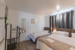 8 Bed Contractor Family Stays Free Private Parking - Southampton - 4