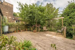 EEJs Luxe 5 Bed Home - Greenwich - 1