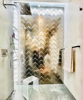 Chic Riverview Apartment - 2