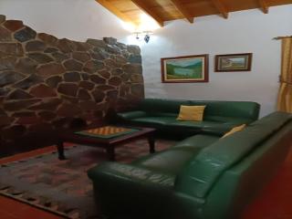 Charming Getaway with Jacuzzi & Views - Moya - 4