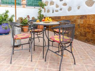 Charming Getaway with Jacuzzi & Views - Moya - 6