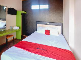 RedDoorz Syariah near Lippo Plaza Batu - 9