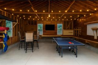 New! Private Lakefront Retreat 3BR 2BA Game Room - - 6
