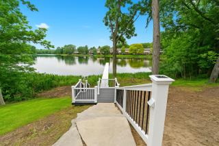 New! Private Lakefront Retreat 3BR 2BA Game Room - - 1