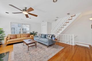 Old Town 3bd 3ba Coach House, Garage Parking Incl - Chicago - 1