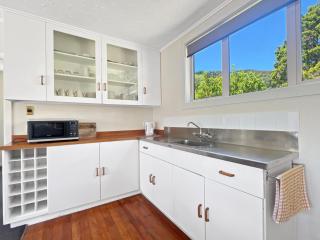 Classic Kiwi Bach With A View - Akaroa - 6