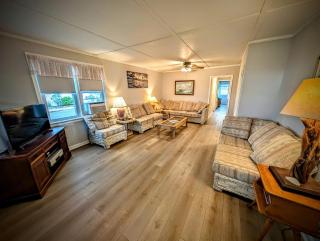 Ocean Breeze Retreat - Beach Haven - 0
