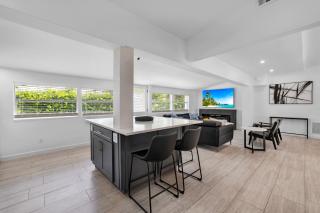 Across the Ocean only few steps from beach 3 Bedrooms independent single family home - Pompano Beach - 3