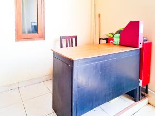 Mas Klimis Guesthouse Pakuwon Mall Mitra RedDoorz - Kejayan - 1