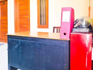 Mas Klimis Guesthouse Pakuwon Mall Mitra RedDoorz - Kejayan - 5