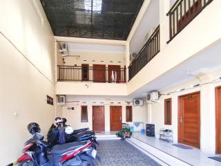 Mas Klimis Guesthouse Pakuwon Mall Mitra RedDoorz - Kejayan - 8