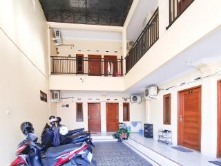 Mas Klimis Guesthouse Pakuwon Mall Mitra RedDoorz - Kejayan - 4