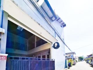 Mas Klimis Guesthouse Pakuwon Mall Mitra RedDoorz - Kejayan - 3