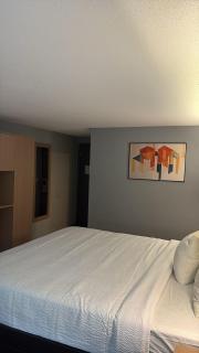 Super 8 by Wyndham Mankato - 2