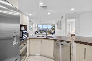 Zanzibar 404, Sensational 2 Bedroom Oceanview Apartment - Mooloolaba - 4