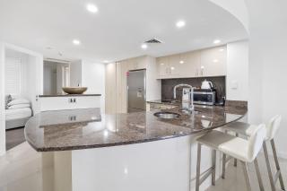 Zanzibar 404, Sensational 2 Bedroom Oceanview Apartment - Mooloolaba - 3