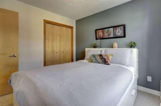 Mountain Views Balcony and Free Parking - Canmore - 6