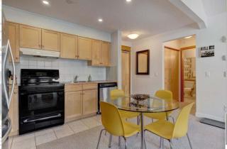 Mountain Views Balcony and Free Parking - Canmore - 2