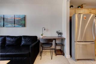 Mountain Views Balcony and Free Parking - Canmore - 5