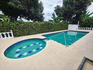 Casa con piscina privada en via flandes espinal - 8