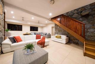Private Stone House - 9