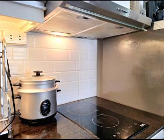 AURUM HOLISTAY DECA HOMES 2BR UNIT with FREE CAR PARK - Manila - 5